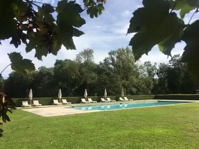 Piscine de l'établissement Château de Perreux, The Originals Collection ou située à proximité