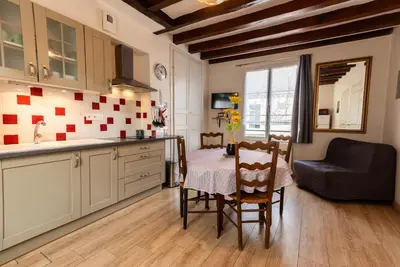 Cuisine ou kitchenette dans l'établissement gite montreuil le henri 2 pers