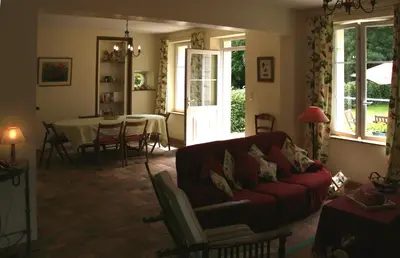 Coin salon dans l'établissement Gîte du Moulin de Montrésor