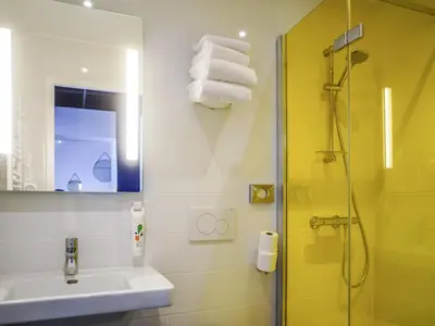 Salle de bains dans l'établissement ibis Styles Saumur Gare Centre