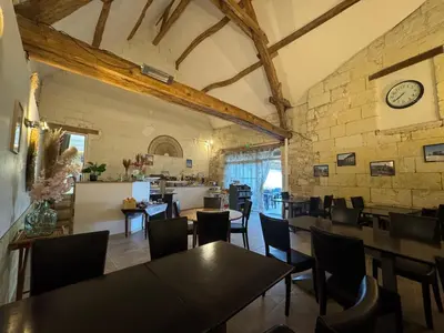 Coin salon dans l'établissement La Buissonnière Lodges