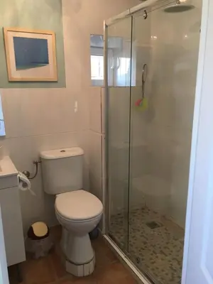 Salle de bains dans l'établissement Papillon