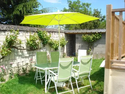 Jardin de l'établissement Les Roulottes de Cuzay