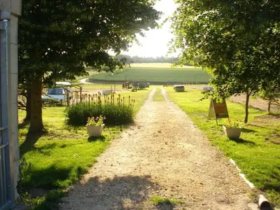Jardin de l'établissement Les Roulottes de Cuzay