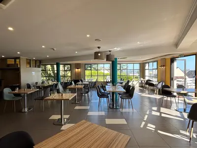 Coin salon dans l'établissement Campanile Saumur