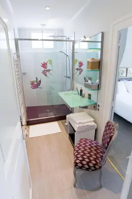 Salle de bains dans l'établissement La Maison Jules