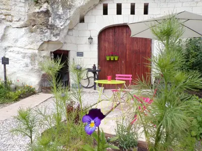 Jardin de l'établissement Les Troglos de Beaulieu
