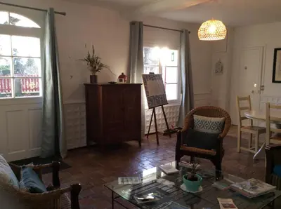 Coin salon dans l'établissement Le Clos Mony