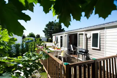 Jardin de l'établissement Camping Officiel Siblu Domaine de Dugny