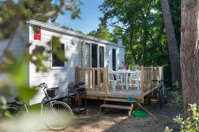 Jardin de l'établissement Camping Officiel Siblu Domaine de Dugny