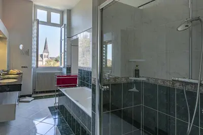 Salle de bains dans l'établissement Manoir de la Voute maison d'hôtes