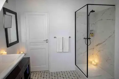 Salle de bains dans l'établissement KVS Concept- Hébergement premium & accueil professionnel