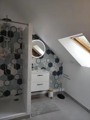 Salle de bains dans l'établissement La maison de Joëlle