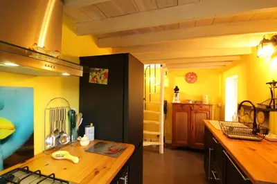 Cuisine ou kitchenette dans l'établissement gîte papillon 4