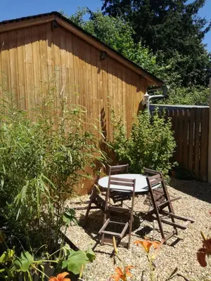 Jardin de l'établissement gîte papillon 4