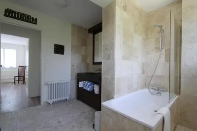 Salle de bains dans l'établissement Les Hameaux de Beauval