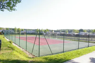 Tennis ou squash au sein de le camping ou à proximité