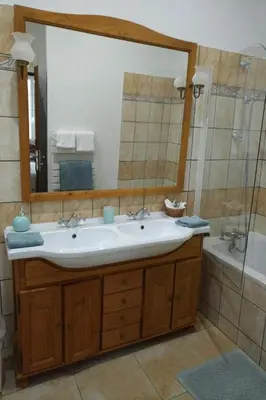 Salle de bains dans l'établissement La Roche Bellevue