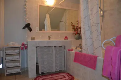 Salle de bains dans l'établissement LA MAISON DU PECHEUR