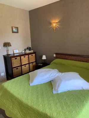 Un ou plusieurs lits dans un hébergement de l'établissement LES CHAMBRES D HOTES DU LAVOIR