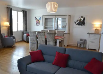 Coin salon dans l'établissement LOIRE VELO 3 Appartements Moderne Vélo Parking 20 places vélos Centre Ville Historique Blois
