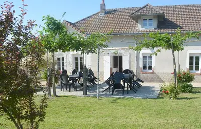 Jardin de l'établissement gite du vivier 2km du parc beauval