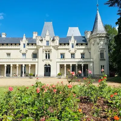 Château de Salvert - 4 Gîtes - 32 personnes