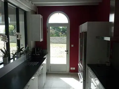 Cuisine ou kitchenette dans l'établissement Jolie Maison de Campagne en pierre de tuffeau