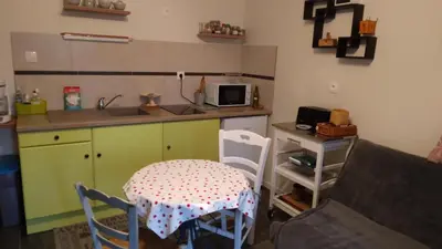 Cuisine ou kitchenette dans l'établissement appartement dans propriétée privée