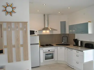 Cuisine ou kitchenette dans l'établissement Gîte de charme en Touraine avec clim, jardin et toutes commodités incluses, proche Châteaux de la Loire - FR-1-381-102