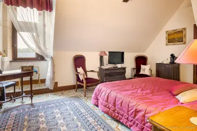 Télévision ou salle de divertissement dans l'établissement Le vieux château de Hommes