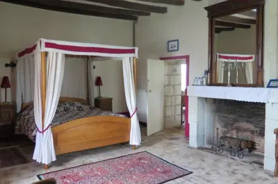 Un ou plusieurs lits dans un hébergement de l'établissement Chinon Manoir de l'Abbaye