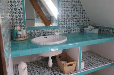 Salle de bains dans l'établissement Chinon Manoir de l'Abbaye