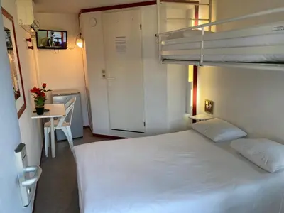 Un ou plusieurs lits dans un hébergement de l'établissement Nouvelle Classe Hotel
