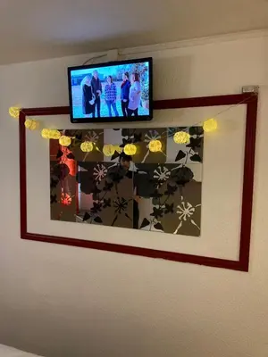 Télévision ou salle de divertissement dans l'établissement Nouvelle Classe Hotel
