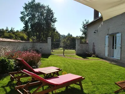 Jardin de l'établissement Maison de Vigneron Restaurée avec Jardin Clos, Équipement Complet, au Cœur d'une Forêt - FR-1-381-218