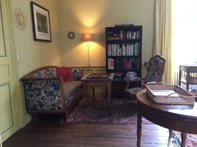 Coin salon dans l'établissement Château de Pintray