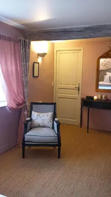 Coin salon dans l'établissement Domaine de Bourgville