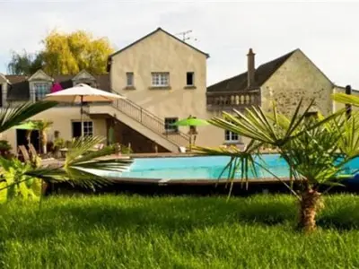 Piscine de l'établissement Le Clos Marie ou située à proximité