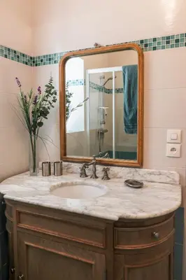Salle de bains dans l'établissement La Caillère