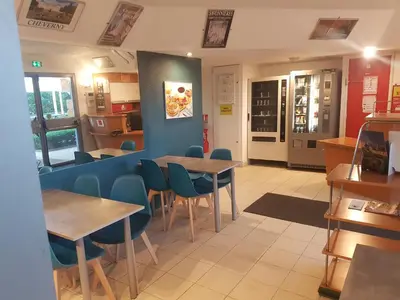 Coin salon dans l'établissement Hôtel Eco Blois -Sud- Vineuil