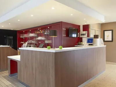 Cuisine ou kitchenette dans l'établissement Campanile NATURE - Le Mans Est