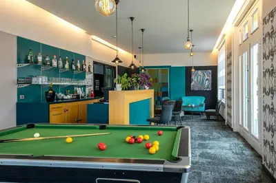 Billard dans l'établissement Best Western Adagio Saumur