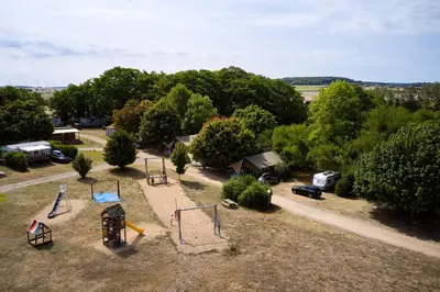 Paysage naturel près de la tente de luxe