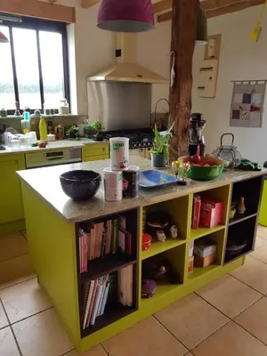 Cuisine ou kitchenette dans l'établissement Maison proche circuit 24h du Mans