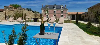 Piscine de l'établissement La Galuche-B&B & Studio ou située à proximité