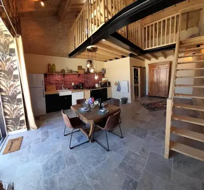 Cuisine ou kitchenette dans l'établissement La Galuche-B&B & Studio