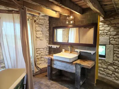 Salle de bains dans l'établissement Le Moulin de la Motte Baudoin