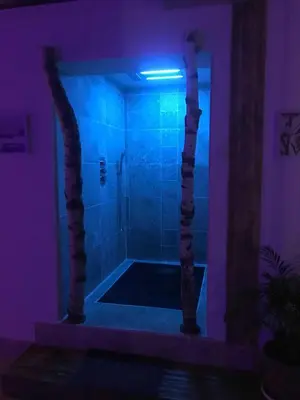 Salle de bains dans l'établissement Le Chateau de la Barre