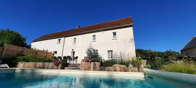 Piscine de l'établissement L'Ayguevives ou située à proximité